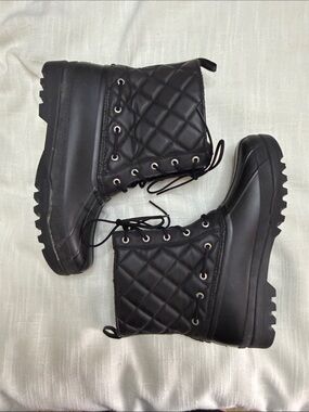 Quilted Lace-Up Duck Boots - Black
